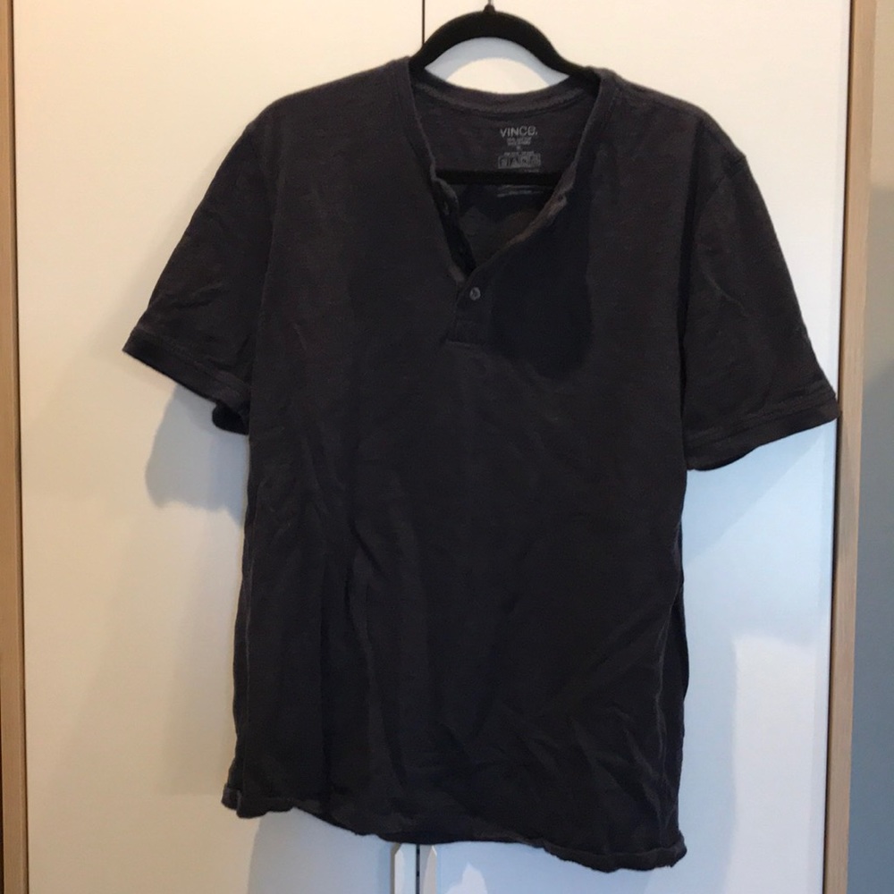 Vince Henley t shirt
